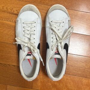 Nike women’s low top blazers